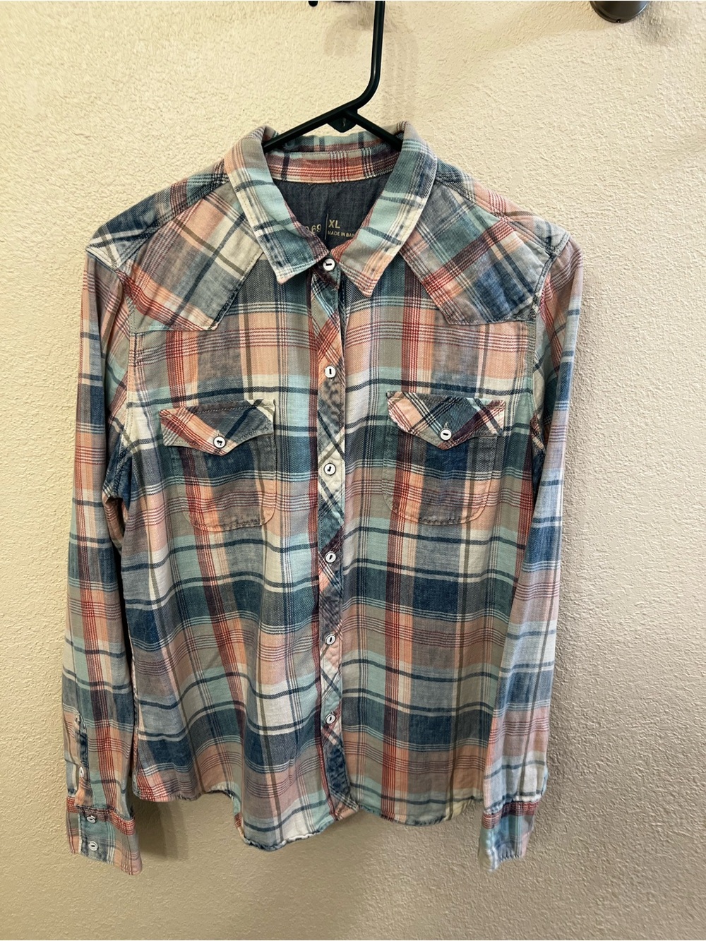 Gap Vintage Plaid Western Style  Button-Up Shirt in Blue and Pink (Size XL)